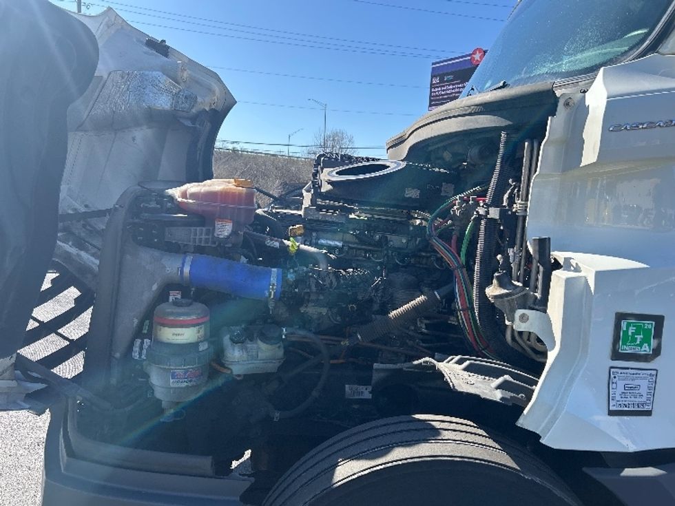 Sleeper Tractor-Heavy Duty Tractors-Freightliner-2023-T12664ST-Indianapolis-IN-701,295\n\t\tmiles-$ 51,250 - Image 21