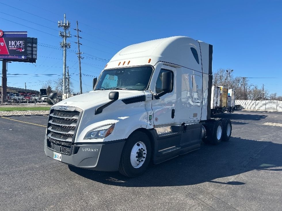 Sleeper Tractor-Heavy Duty Tractors-Freightliner-2023-T12664ST-Indianapolis-IN-701,295\n\t\tmiles-$ 51,250 - Image 3