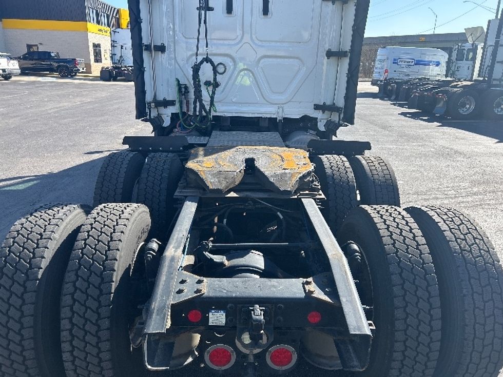 Sleeper Tractor-Heavy Duty Tractors-Freightliner-2023-T12664ST-Indianapolis-IN-701,295\n\t\tmiles-$ 51,250 - Image 6