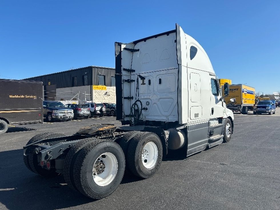 Sleeper Tractor-Heavy Duty Tractors-Freightliner-2023-T12664ST-Indianapolis-IN-701,295\n\t\tmiles-$ 51,250 - Image 7