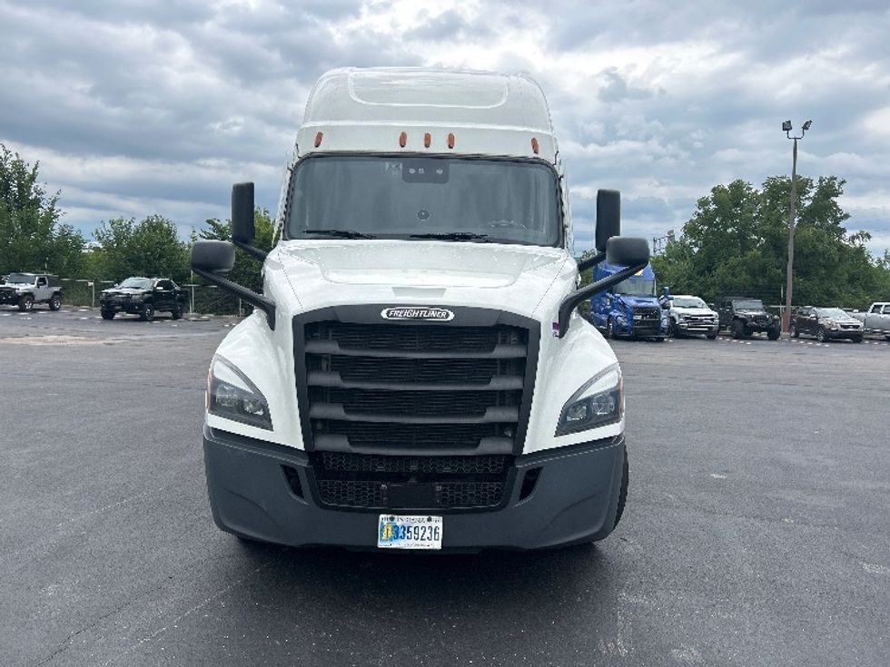 Sleeper Tractor-Heavy Duty Tractors-Freightliner-2023-T12664ST-Indianapolis-IN-701,934\n\t\tmiles-$ 60,250 - Image 2