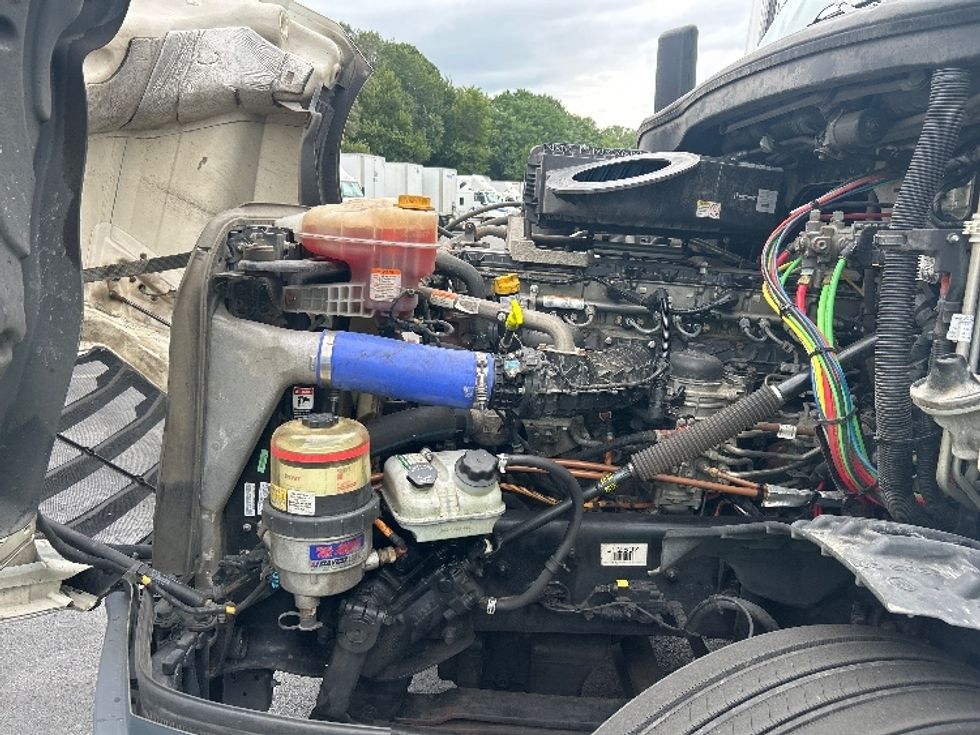 Sleeper Tractor-Heavy Duty Tractors-Freightliner-2023-T12664ST-Indianapolis-IN-701,934\n\t\tmiles-$ 60,250 - Image 21