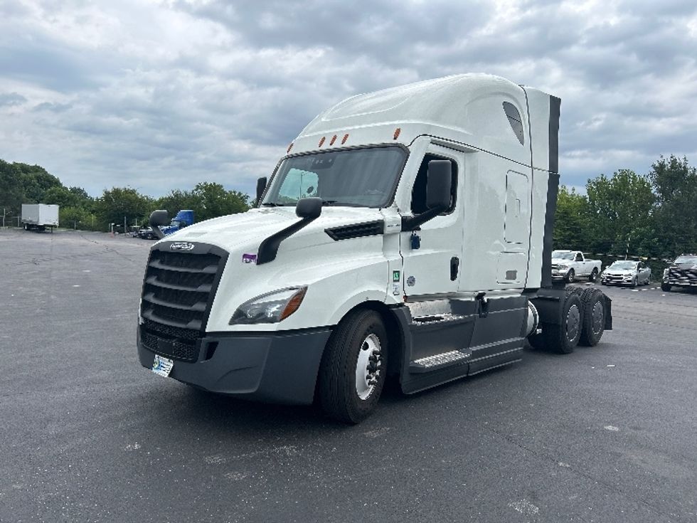 Sleeper Tractor-Heavy Duty Tractors-Freightliner-2023-T12664ST-Indianapolis-IN-701,934\n\t\tmiles-$ 60,250 - Image 3