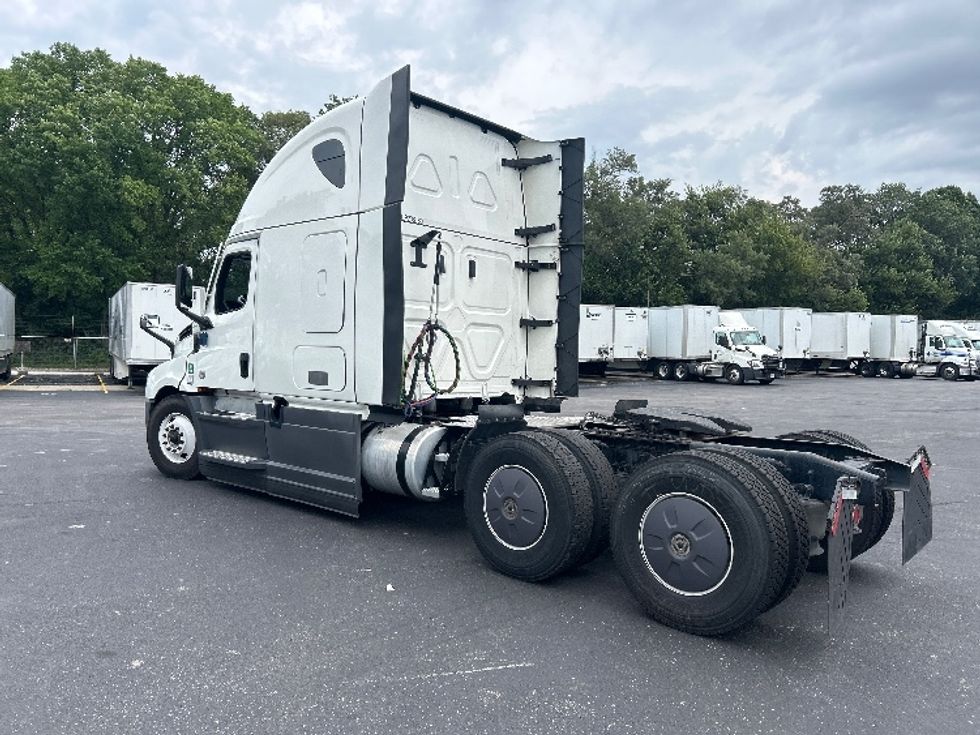 Sleeper Tractor-Heavy Duty Tractors-Freightliner-2023-T12664ST-Indianapolis-IN-701,934\n\t\tmiles-$ 60,250 - Image 5