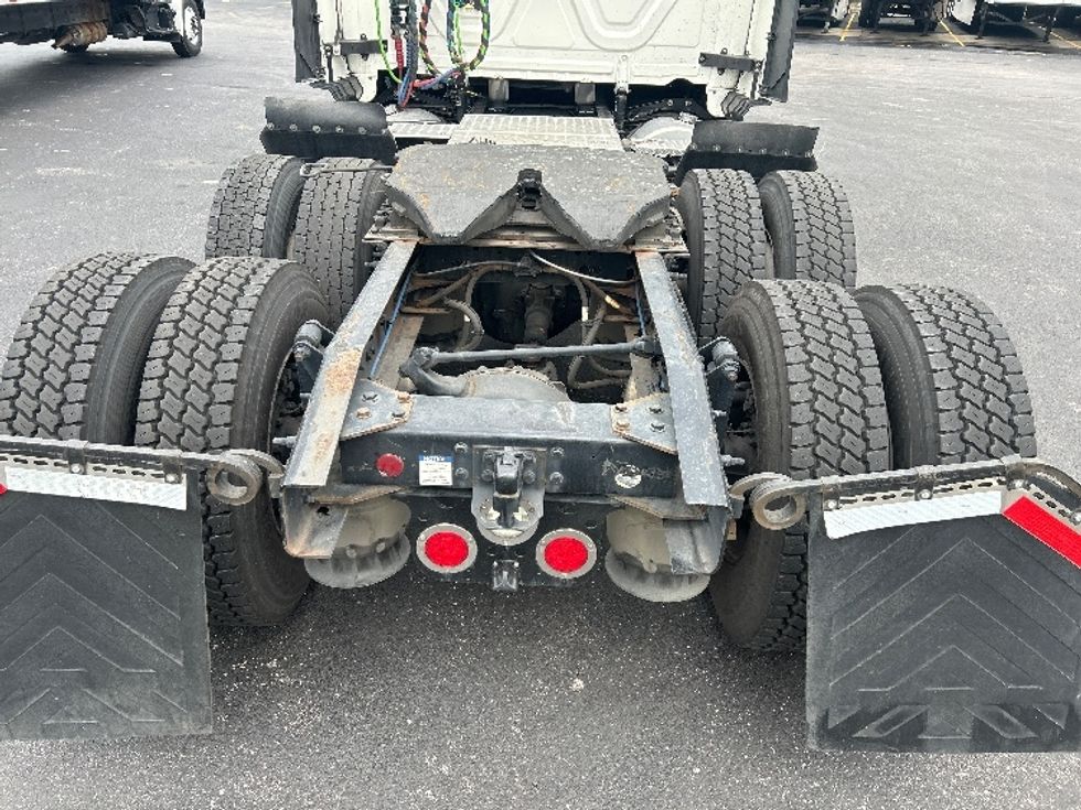 Sleeper Tractor-Heavy Duty Tractors-Freightliner-2023-T12664ST-Indianapolis-IN-701,934\n\t\tmiles-$ 60,250 - Image 6