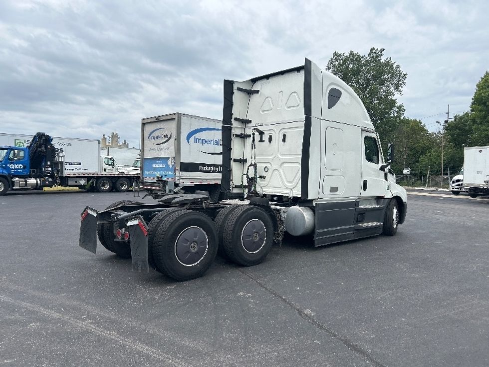 Sleeper Tractor-Heavy Duty Tractors-Freightliner-2023-T12664ST-Indianapolis-IN-701,934\n\t\tmiles-$ 60,250 - Image 7