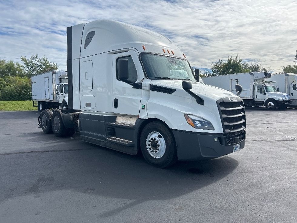 Sleeper Tractor-Heavy Duty Tractors-Freightliner-2023-T12664ST-Indianapolis-IN-718,463\n\t\tmiles-$ 61,250 - Image 1