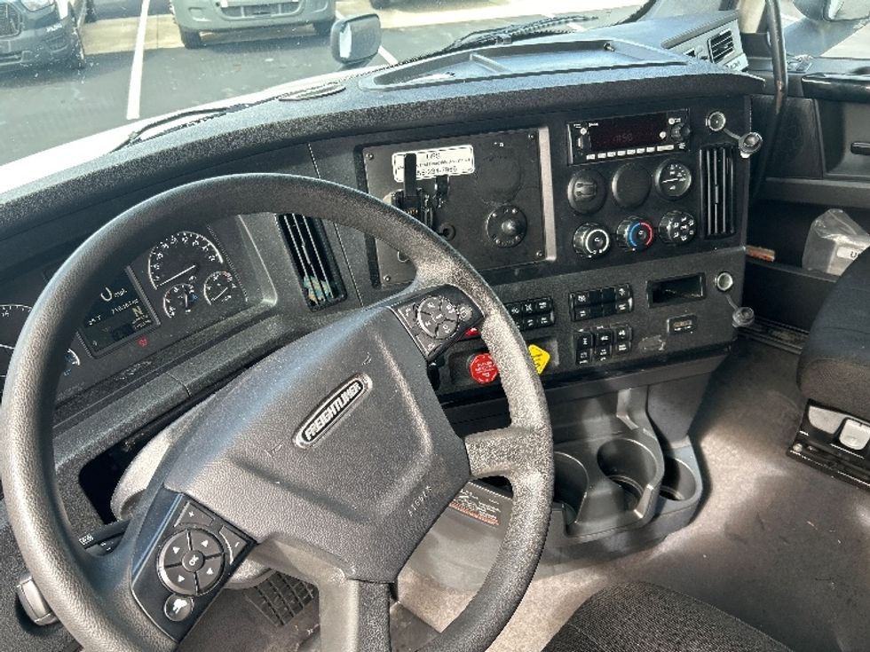 Sleeper Tractor-Heavy Duty Tractors-Freightliner-2023-T12664ST-Indianapolis-IN-718,463\n\t\tmiles-$ 61,250 - Image 10