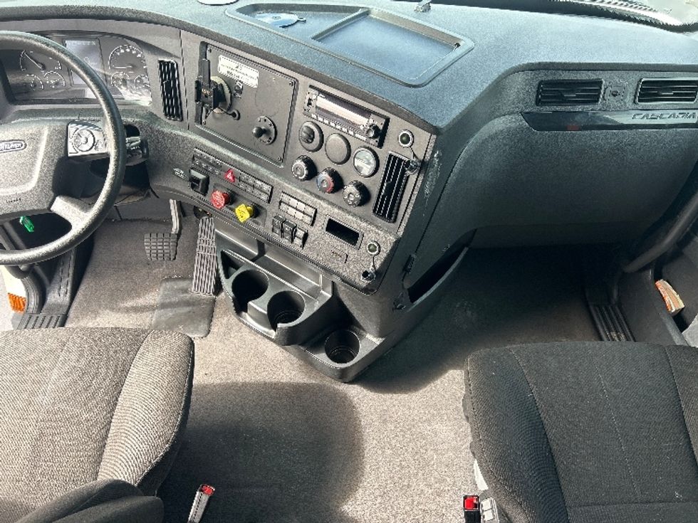 Sleeper Tractor-Heavy Duty Tractors-Freightliner-2023-T12664ST-Indianapolis-IN-718,463\n\t\tmiles-$ 61,250 - Image 12