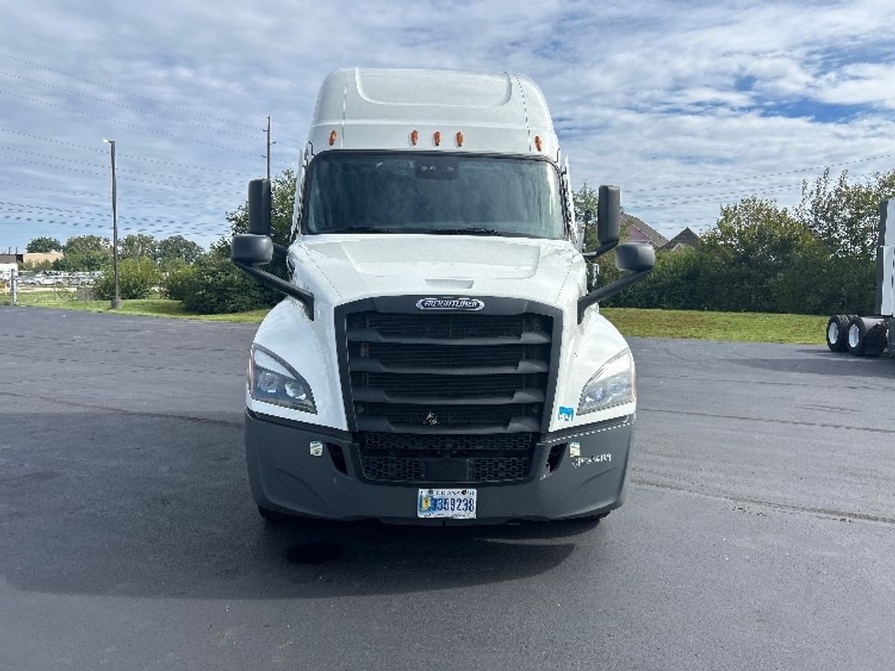 Sleeper Tractor-Heavy Duty Tractors-Freightliner-2023-T12664ST-Indianapolis-IN-718,463\n\t\tmiles-$ 61,250 - Image 2