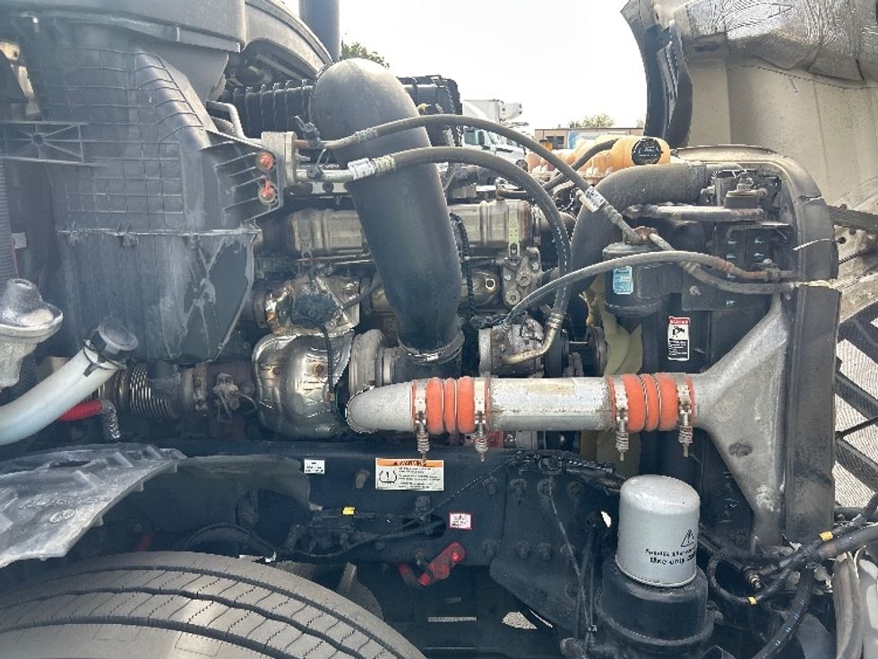 Sleeper Tractor-Heavy Duty Tractors-Freightliner-2023-T12664ST-Indianapolis-IN-718,463\n\t\tmiles-$ 61,250 - Image 20