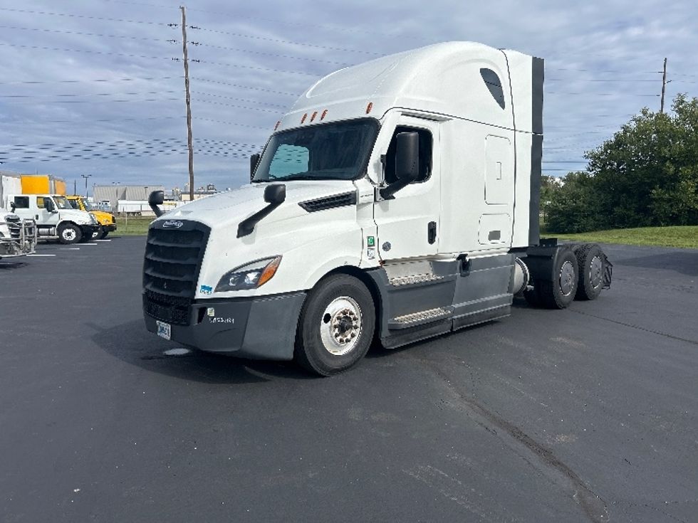 Sleeper Tractor-Heavy Duty Tractors-Freightliner-2023-T12664ST-Indianapolis-IN-718,463\n\t\tmiles-$ 61,250 - Image 3