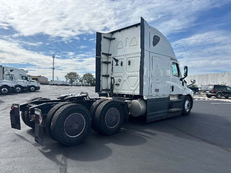 Sleeper Tractor-Heavy Duty Tractors-Freightliner-2023-T12664ST-Indianapolis-IN-718,463\n\t\tmiles-$ 61,250 - Image 7