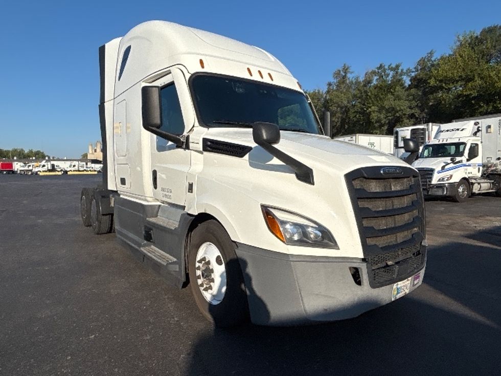 Sleeper Tractor-Heavy Duty Tractors-Freightliner-2023-T12664ST-Indianapolis-IN-747,249\n\t\tmiles-$ 57,500 - Image 1