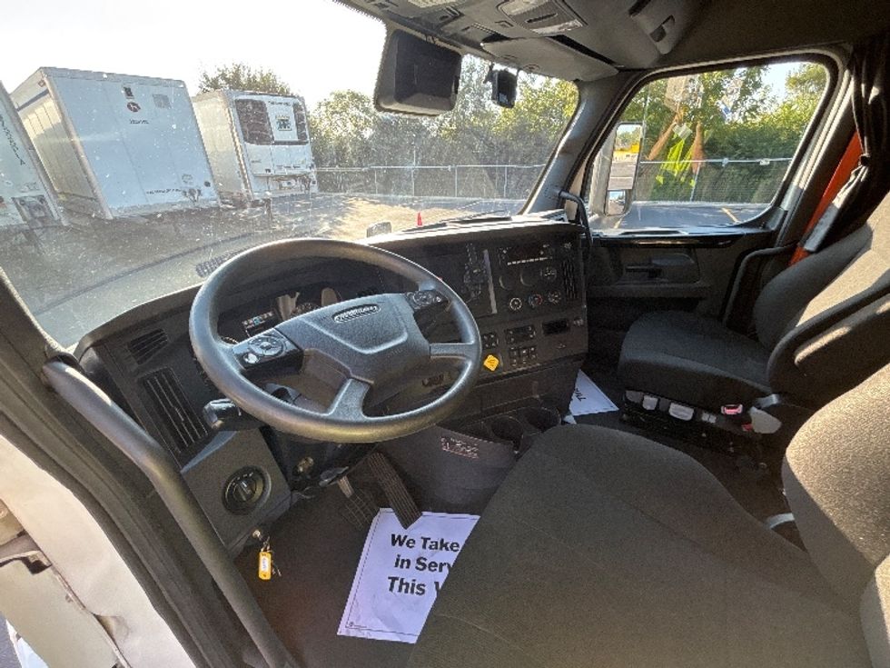 Sleeper Tractor-Heavy Duty Tractors-Freightliner-2023-T12664ST-Indianapolis-IN-747,249\n\t\tmiles-$ 57,500 - Image 10