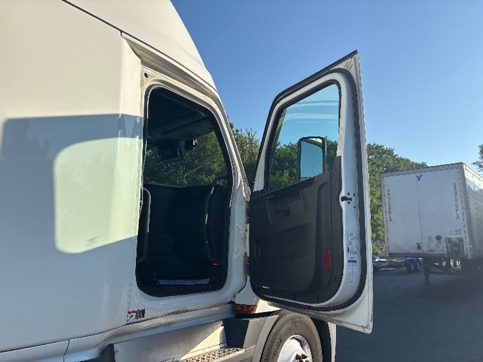 Sleeper Tractor-Heavy Duty Tractors-Freightliner-2023-T12664ST-Indianapolis-IN-747,249\n\t\tmiles-$ 57,500 - Image 13