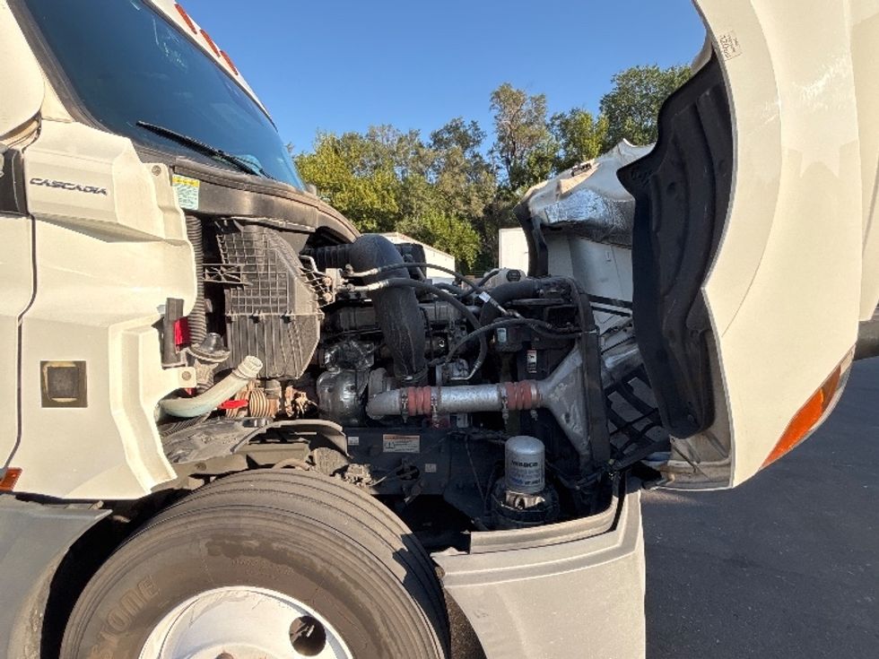 Sleeper Tractor-Heavy Duty Tractors-Freightliner-2023-T12664ST-Indianapolis-IN-747,249\n\t\tmiles-$ 57,500 - Image 19