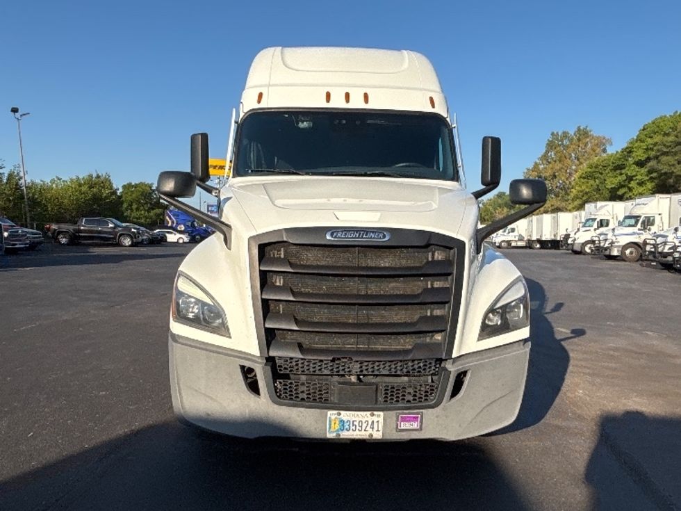 Sleeper Tractor-Heavy Duty Tractors-Freightliner-2023-T12664ST-Indianapolis-IN-747,249\n\t\tmiles-$ 57,500 - Image 2