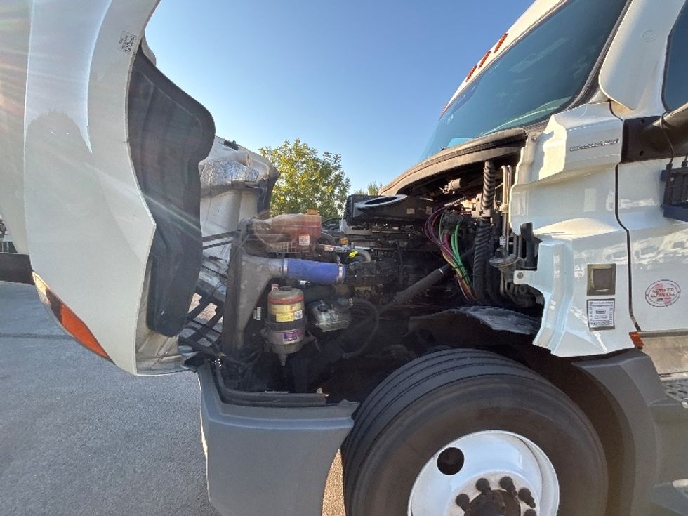 Sleeper Tractor-Heavy Duty Tractors-Freightliner-2023-T12664ST-Indianapolis-IN-747,249\n\t\tmiles-$ 57,500 - Image 20