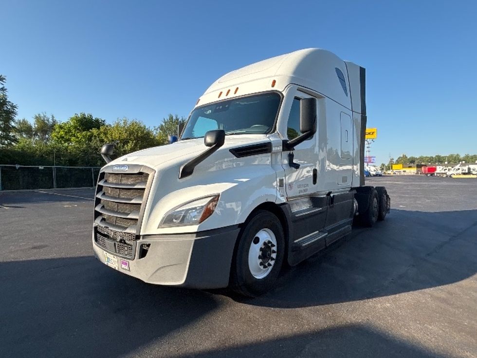 Sleeper Tractor-Heavy Duty Tractors-Freightliner-2023-T12664ST-Indianapolis-IN-747,249\n\t\tmiles-$ 57,500 - Image 3