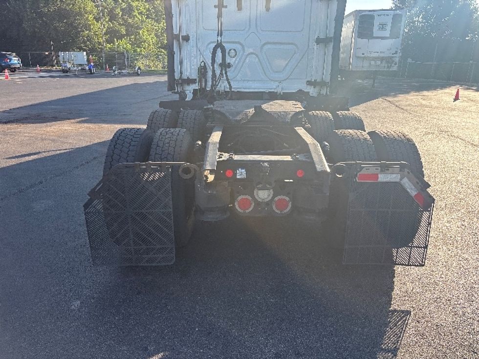 Sleeper Tractor-Heavy Duty Tractors-Freightliner-2023-T12664ST-Indianapolis-IN-747,249\n\t\tmiles-$ 57,500 - Image 6
