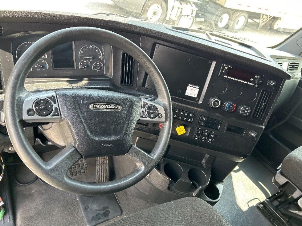 Sleeper Tractor-Heavy Duty Tractors-Freightliner-2023-T12664ST-Jackson-TN-283,598\n\t\tmiles-$ 100,000 - Image 11