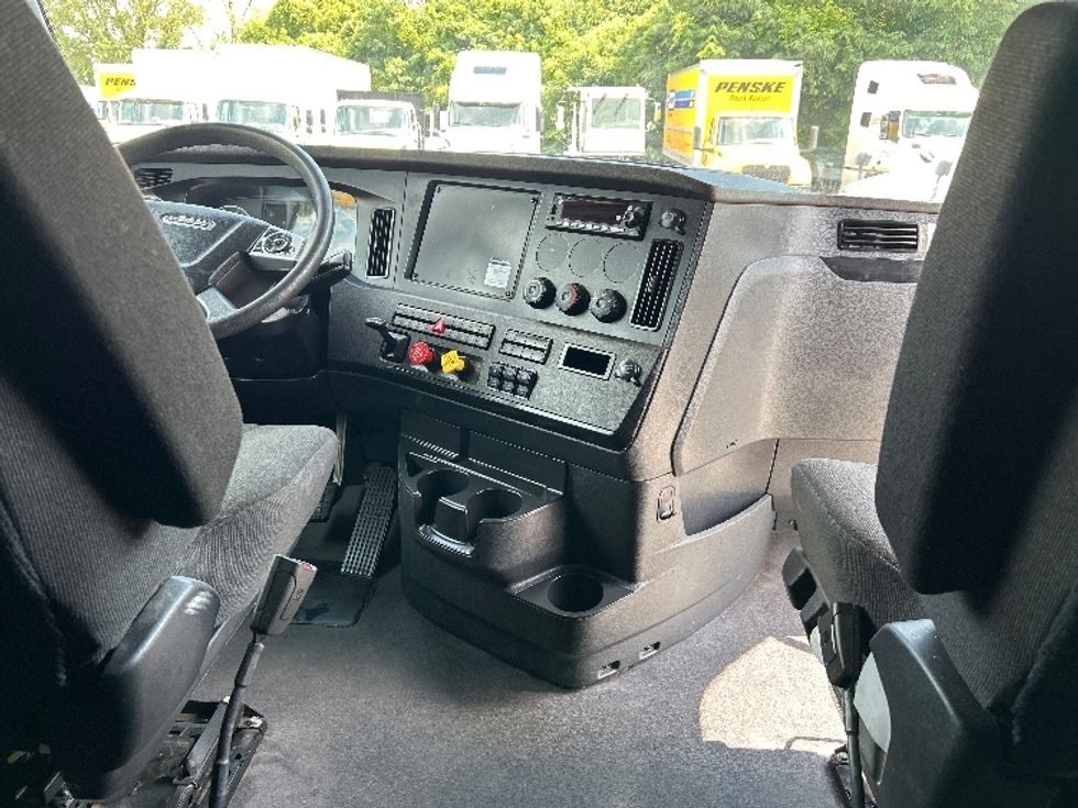 Sleeper Tractor-Heavy Duty Tractors-Freightliner-2023-T12664ST-Jackson-TN-283,598\n\t\tmiles-$ 100,000 - Image 12