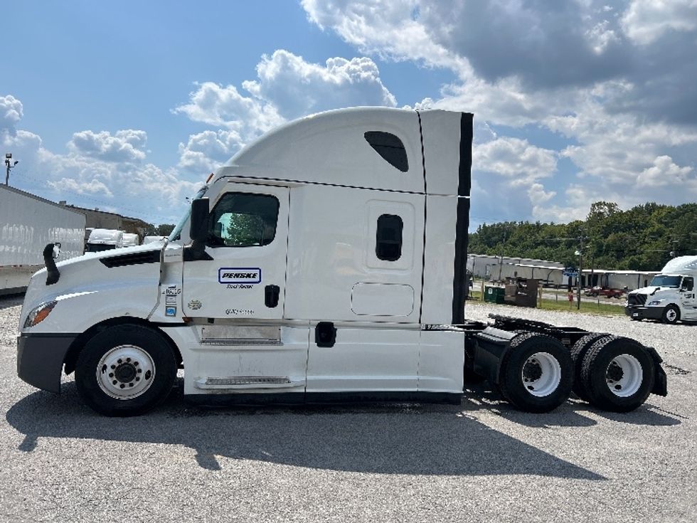 Sleeper Tractor-Heavy Duty Tractors-Freightliner-2023-T12664ST-Jackson-TN-283,598\n\t\tmiles-$ 100,000 - Image 4