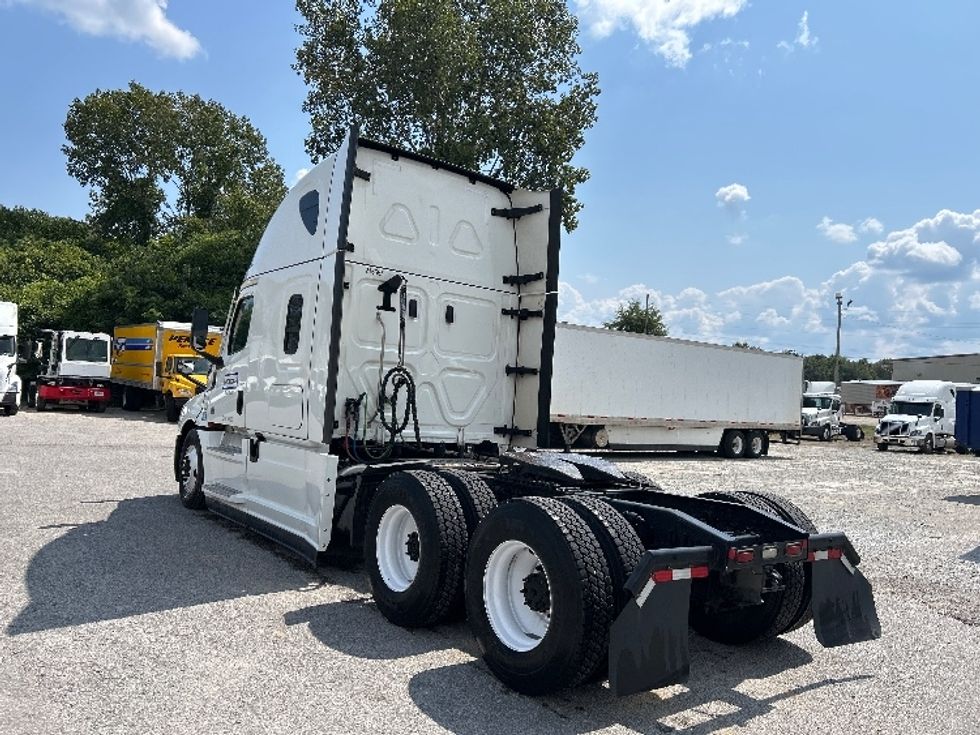 Sleeper Tractor-Heavy Duty Tractors-Freightliner-2023-T12664ST-Jackson-TN-283,598\n\t\tmiles-$ 100,000 - Image 5
