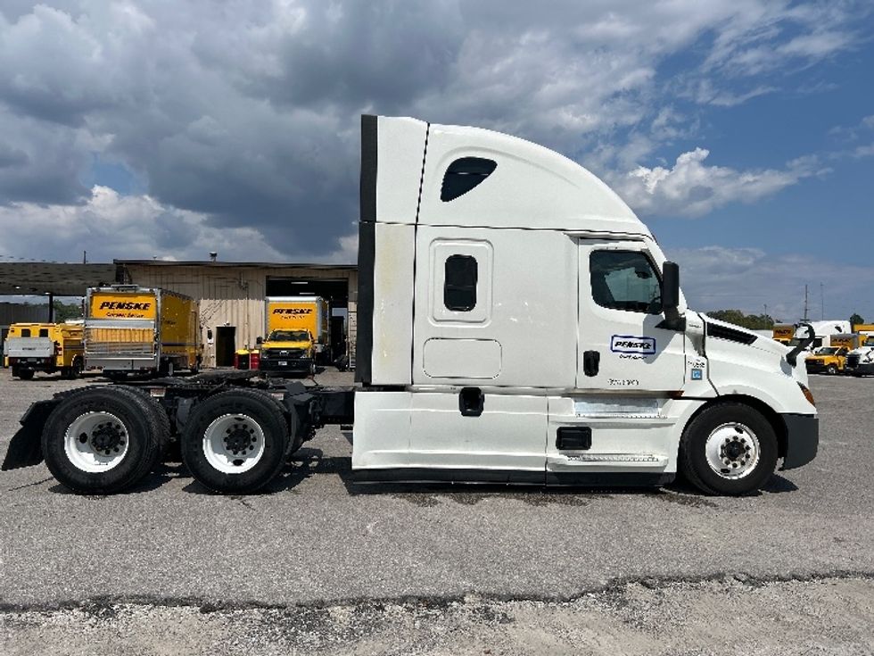 Sleeper Tractor-Heavy Duty Tractors-Freightliner-2023-T12664ST-Jackson-TN-283,598\n\t\tmiles-$ 100,000 - Image 8