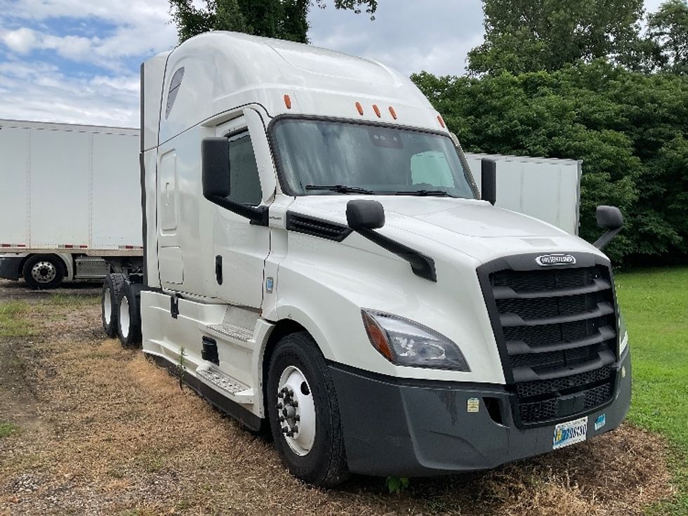 Sleeper Tractor-Heavy Duty Tractors-Freightliner-2023-T12664ST-Jackson-TN-456,710\n\t\tmiles-$ 20,000 - Image 1