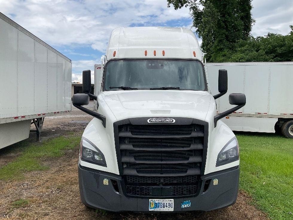 Sleeper Tractor-Heavy Duty Tractors-Freightliner-2023-T12664ST-Jackson-TN-456,710\n\t\tmiles-$ 20,000 - Image 2