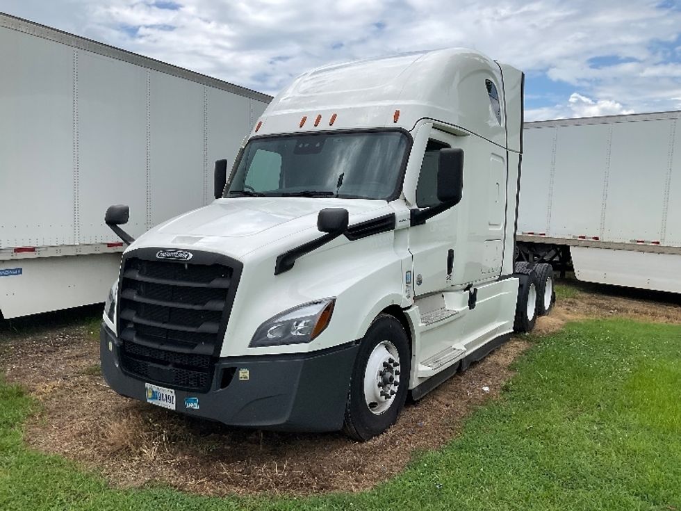 Sleeper Tractor-Heavy Duty Tractors-Freightliner-2023-T12664ST-Jackson-TN-456,710\n\t\tmiles-$ 20,000 - Image 3