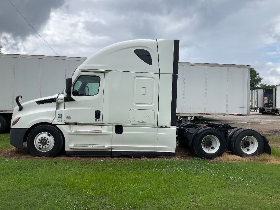Sleeper Tractor-Heavy Duty Tractors-Freightliner-2023-T12664ST-Jackson-TN-456,710\n\t\tmiles-$ 20,000 - Image 4