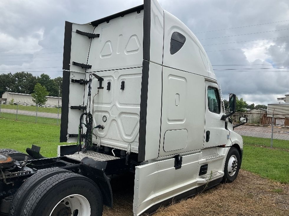 Sleeper Tractor-Heavy Duty Tractors-Freightliner-2023-T12664ST-Jackson-TN-456,710\n\t\tmiles-$ 20,000 - Image 8
