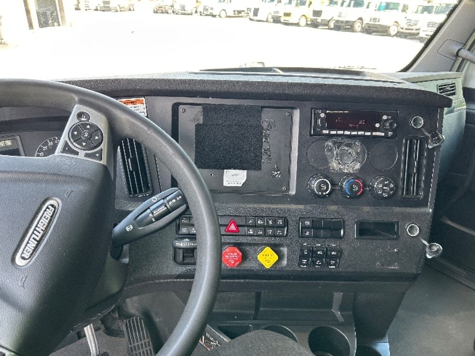 Sleeper Tractor-Heavy Duty Tractors-Freightliner-2023-T12664ST-Jessup-MD-528,621\n\t\tmiles-$ 72,500 - Image 11