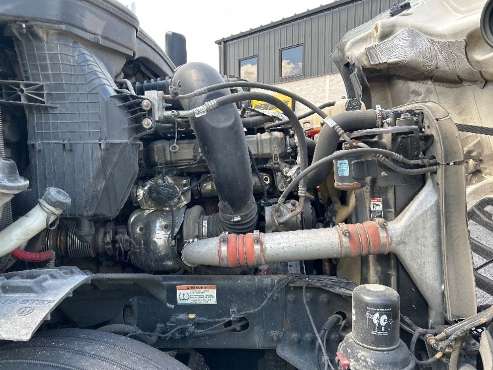 Sleeper Tractor-Heavy Duty Tractors-Freightliner-2023-T12664ST-Jessup-MD-528,621\n\t\tmiles-$ 72,500 - Image 20