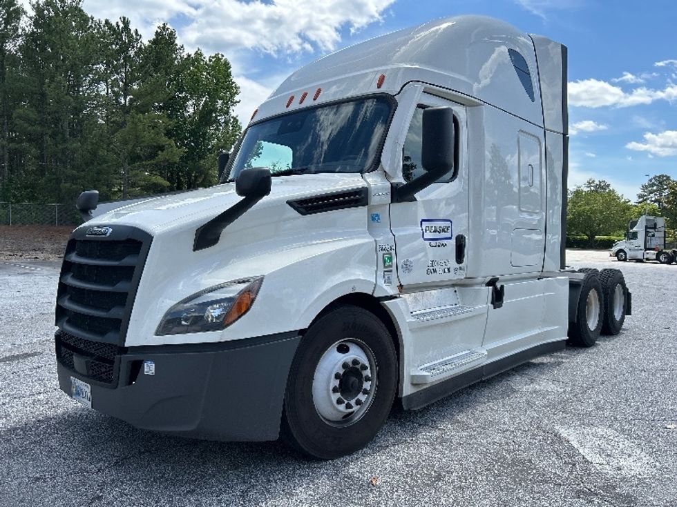Sleeper Tractor-Heavy Duty Tractors-Freightliner-2023-T12664ST-Jessup-MD-528,621\n\t\tmiles-$ 72,500 - Image 3