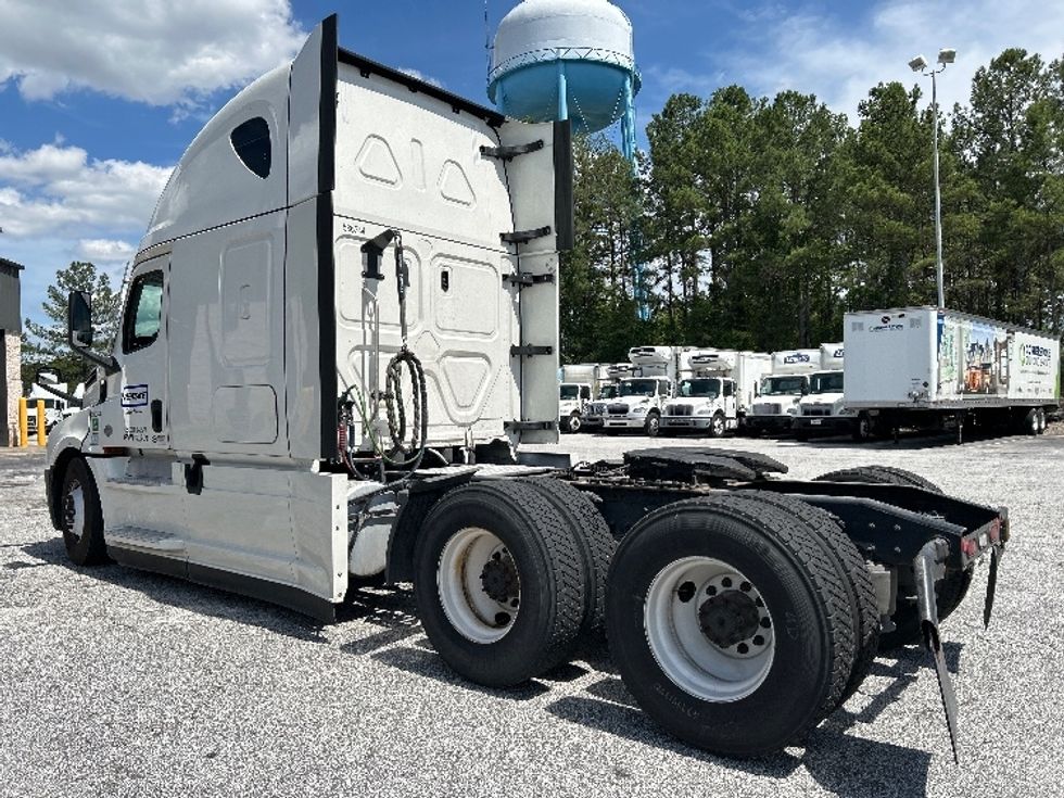 Sleeper Tractor-Heavy Duty Tractors-Freightliner-2023-T12664ST-Jessup-MD-528,621\n\t\tmiles-$ 72,500 - Image 5