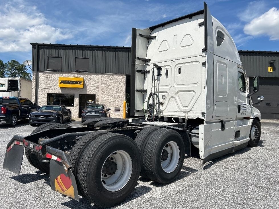 Sleeper Tractor-Heavy Duty Tractors-Freightliner-2023-T12664ST-Jessup-MD-528,621\n\t\tmiles-$ 72,500 - Image 7