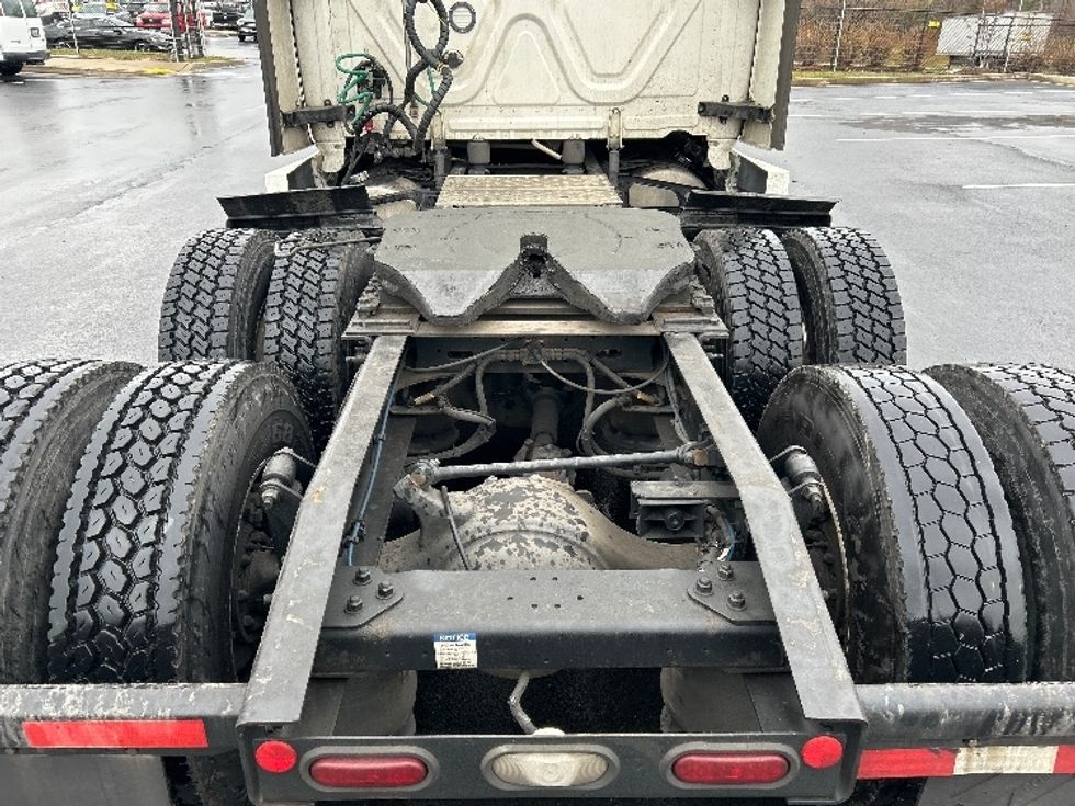 Sleeper Tractor-Heavy Duty Tractors-Freightliner-2023-T12664ST-Jessup-MD-605,438\n\t\tmiles-$ 61,000 - Image 6