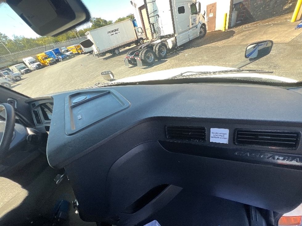 Sleeper Tractor-Heavy Duty Tractors-Freightliner-2023-T12664ST-Jessup-MD-660,663\n\t\tmiles-$ 57,750 - Image 14