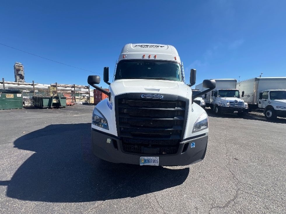 Sleeper Tractor-Heavy Duty Tractors-Freightliner-2023-T12664ST-Jessup-MD-660,663\n\t\tmiles-$ 57,750 - Image 2