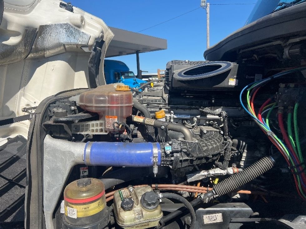 Sleeper Tractor-Heavy Duty Tractors-Freightliner-2023-T12664ST-Jessup-MD-660,663\n\t\tmiles-$ 57,750 - Image 20