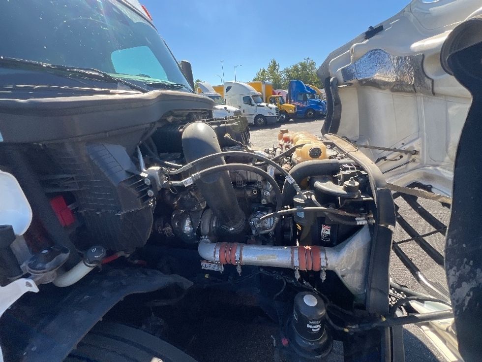 Sleeper Tractor-Heavy Duty Tractors-Freightliner-2023-T12664ST-Jessup-MD-660,663\n\t\tmiles-$ 57,750 - Image 21