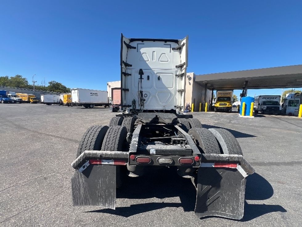 Sleeper Tractor-Heavy Duty Tractors-Freightliner-2023-T12664ST-Jessup-MD-660,663\n\t\tmiles-$ 57,750 - Image 23