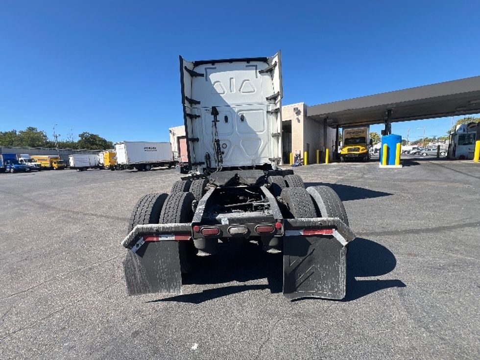 Sleeper Tractor-Heavy Duty Tractors-Freightliner-2023-T12664ST-Jessup-MD-660,663\n\t\tmiles-$ 57,750 - Image 6