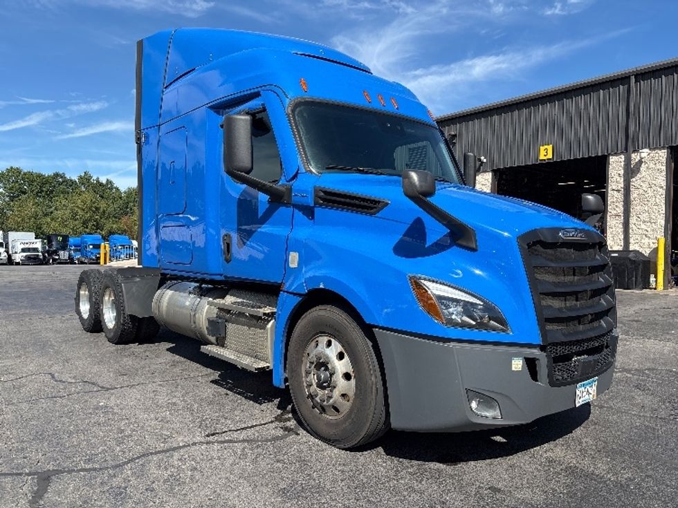 Sleeper Tractor-Heavy Duty Tractors-Freightliner-2023-T12664ST-Jessup-PA-532,278\n\t\tmiles-$ 80,750 - Image 1