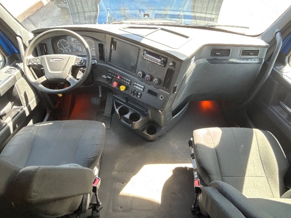Sleeper Tractor-Heavy Duty Tractors-Freightliner-2023-T12664ST-Jessup-PA-532,278\n\t\tmiles-$ 80,750 - Image 12
