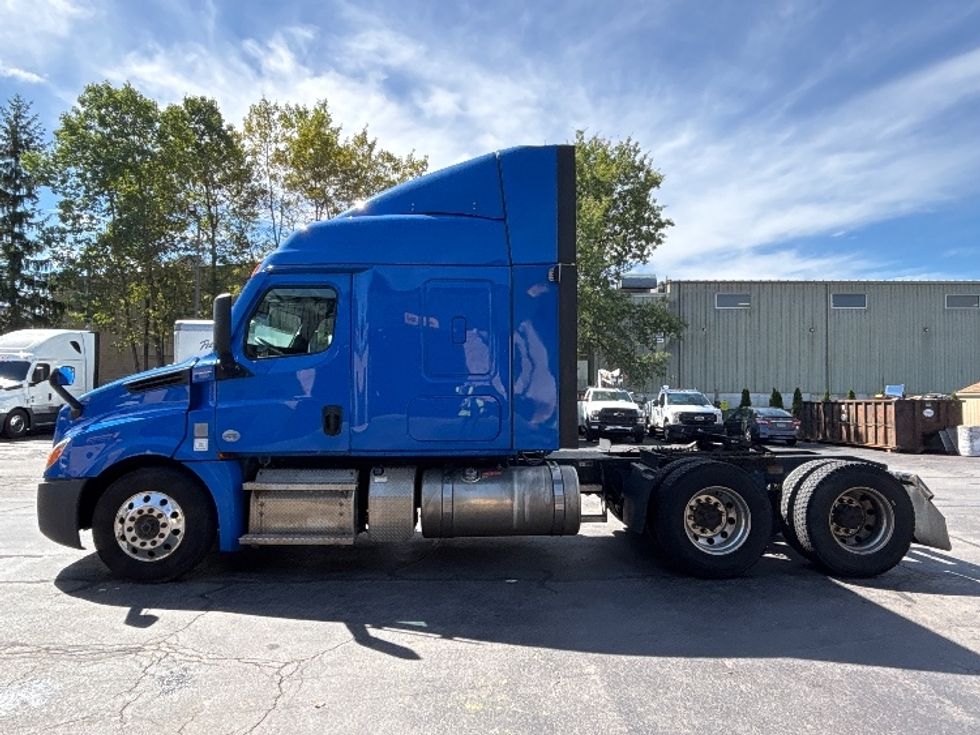 Sleeper Tractor-Heavy Duty Tractors-Freightliner-2023-T12664ST-Jessup-PA-532,278\n\t\tmiles-$ 80,750 - Image 4